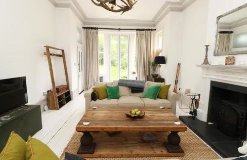 Perfect Retreat in Luxury & Historical Manor House - Photo 22