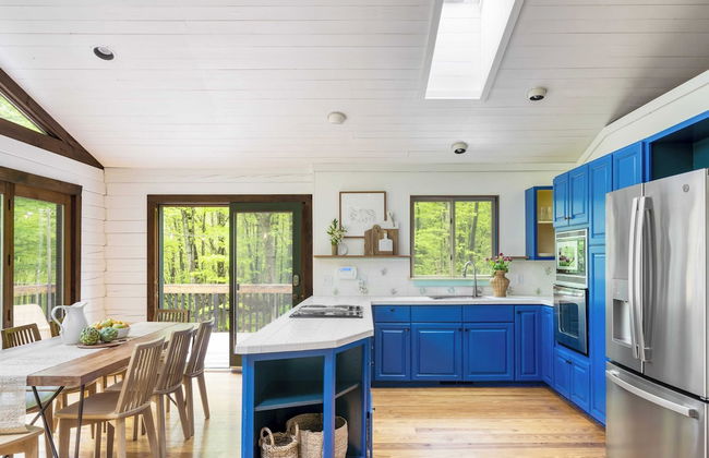 Half Moon by Avantstay 4BR Cabin w/ Large Deck & Yard w/ Patio & Outdoor Dining - Foto 13