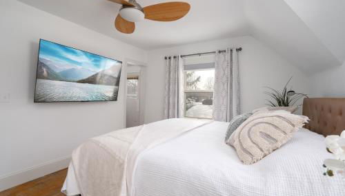 King Bed - 5 Min to MOA - 75 & 65' HDTV - Ping Pong - Foto 3