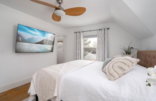 King Bed - 5 Min to MOA - 75 & 65' HDTV - Ping Pong - Foto 3