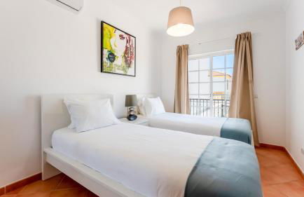 Serene Duplex House With Patio by LovelyStay - Foto 32