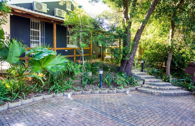 Lush Suburban Paradise - Deluxe Unit - Foto 31