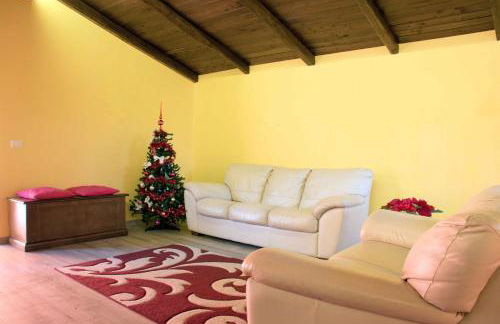 IL CICLAMINO POOL FOR YOUR SOLE USE BIG IN-GROUND - 70m2 house & 300m2 outdoor, child & pet friendly, 10 minutes drive to Montebello Station connecting to Rome centre in 20 minutes, 3 minutes drive to supermarket -4 language warm guest care - Foto 32