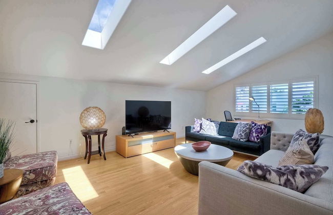 Serene Coastal Home Sleeps 8 1 Mile From Beach! - Foto 14