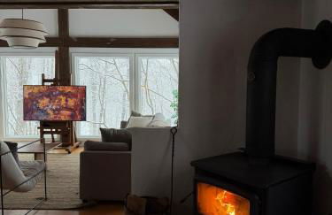 Secluded escape with hot tub, pizza oven, fireplace - Foto 2