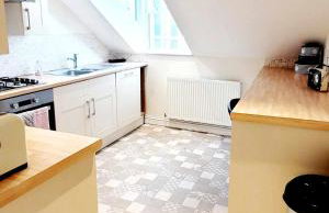 Apartment 4 - striking, 2 bedroom luxury apartment - close to town, mainline rail & theatre - Photo 11