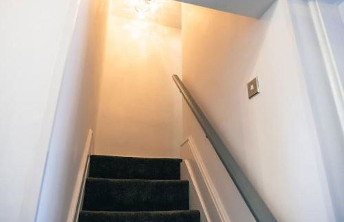 4 bedroom - Sleep 9 home in Cheadle Staffordshire - Alton towers Polar Express Dimmingsdale Peak District Trentham Gardens Water World - Foto 10