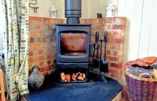 Badgers Den, a beautiful log cabin in a secluded valley close to the beach - Foto 2