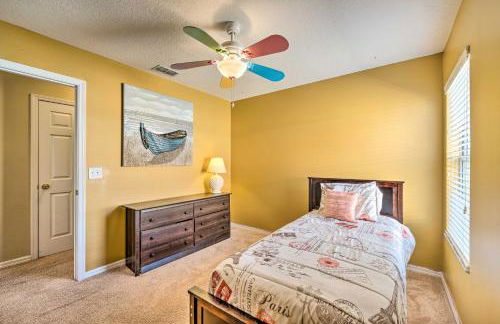 Spacious Family Home with Spa in Davenport! - Photo 25