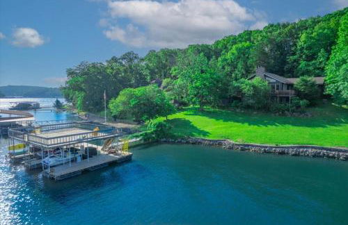 The Linn Creek Lodge Family Home with Private Dock - Foto 33