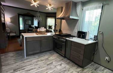 4 BR Luxurious-Gem Mansion in Heart of Denver - Foto 77