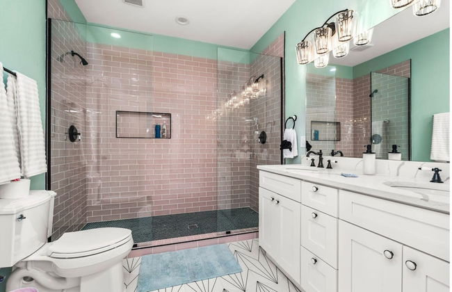 Bold Bright 4BR 3 5full Baths Near Riverwalk Dtown - Foto 15