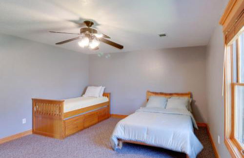 Mountain Views and Shared Pool Ozarks Family Home - Foto 16