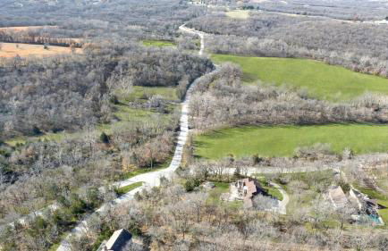 Hillside vacation next to Overland Park Kansas nature trail grill and fun - Foto 48