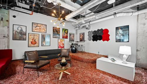 Spacious 1BR loft with flexible group sleeping - Foto 2