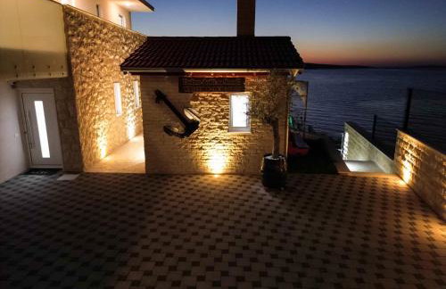 Villa Maritime - Exklusive Strandvilla mit beheiztem Pool, Grillhütte & Meerblick bei Zadar - Foto 18