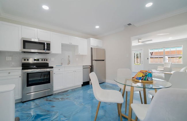 Beachy Blues Apt A, Downtown, Shops, Cafes & Beach, Dog Friendly - Foto 2