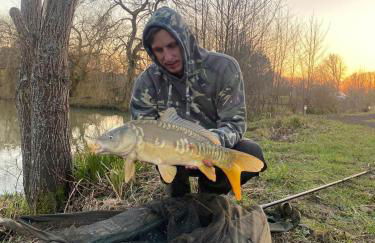 Snug & Secluded Lakeside Shepherds Hut 'Carp' - Foto 18
