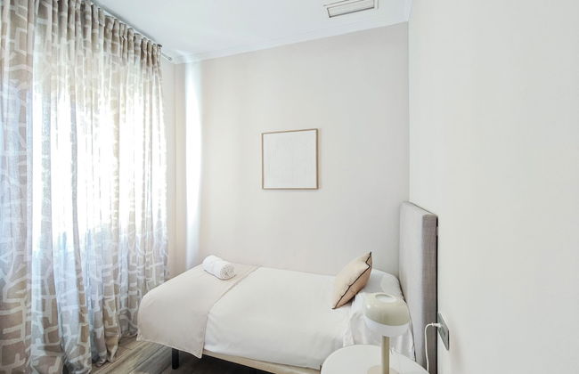 AZZ Sevilla Torre de la Plata - Foto 23