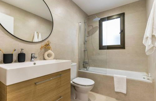 Monet, apartamento con terraza, cuna y trona - Foto 15