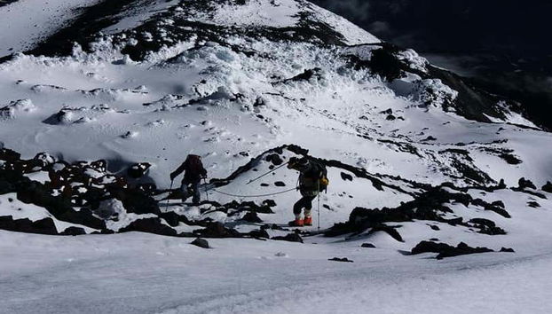 Trekking sulla cima gelata