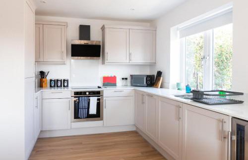 Sleek & Cozy 2BR Apartment for Your Stay # 3 - Foto 4