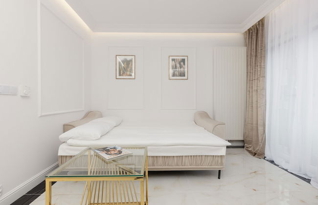 Glamour Studio by Renters Prestige - Photo 11