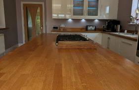 Cheltenham large house with gym, bar & hot tub - Photo 12