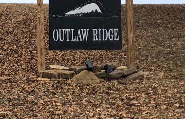 Outlaw Ridge - Foto 1