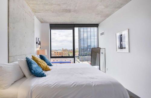 Sophisticated 3BR Suite - New Modern and Luxurious - Photo 18