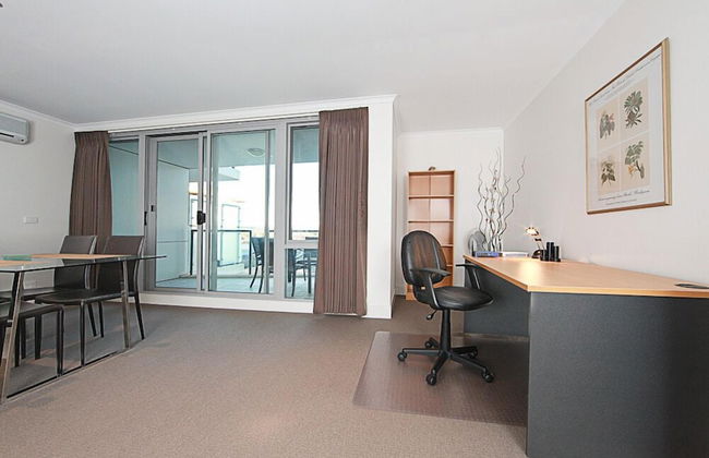 Accommodate Canberra - The Avenue - Photo 11