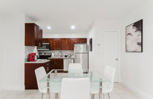Modern Boca Condo Near FAU - 2 KING BR, Pool - Foto 5