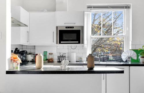 Designer 1-Bed Flat, 1-Min to Tube, Fast Central London Access - Foto 17