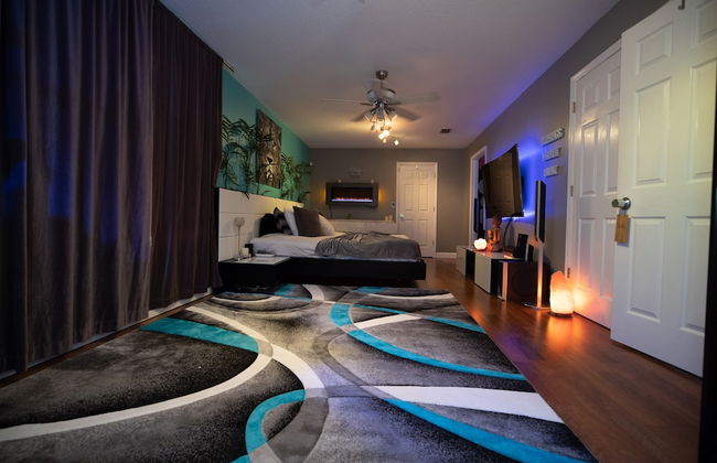 Gorgeous Urban Oasis W/hot Tub, Heated Pool And Private Movie Theater 3 Bedroom Home by RedAwning - Foto 9