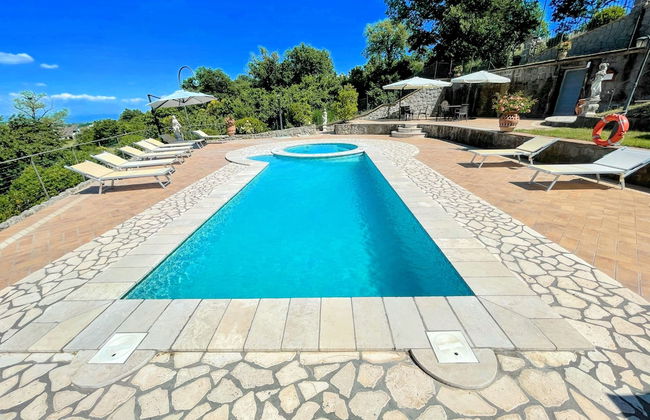 Pool, Jacuzzi and Events Room - Charming Villa in Umbria - Sleeps 24 - Lake View - Foto 78