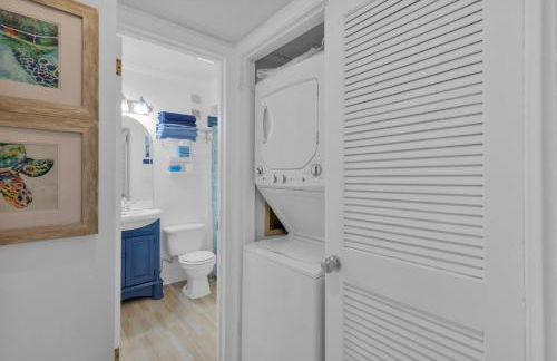 Beachy Days Escape - Cozy Haven Steps From Beach! - Foto 42