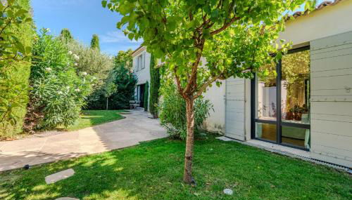 Gorgeous village home with heated pool, ideally located - Foto 2