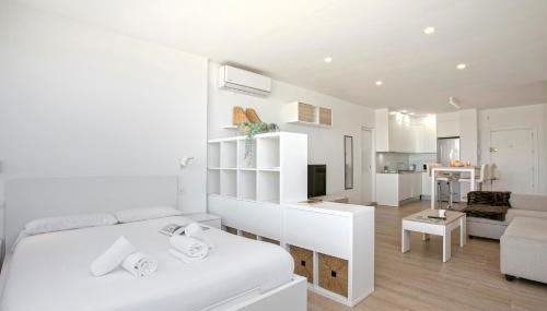 Sunstay Guadalmar Loft Seaview - Foto 4, towels, wardrobe