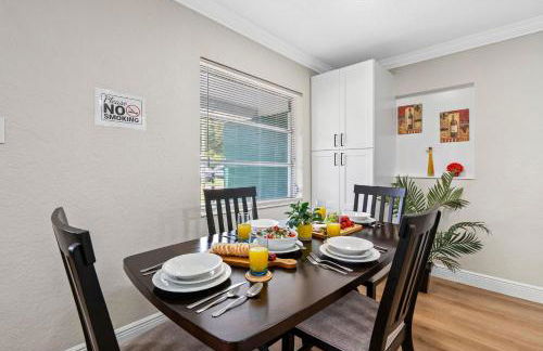 Stunning Tampa Stay Prime Location & Comfort! - Foto 20