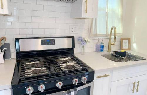 Cozy 2B1B Guest House with Private Entrance and Parking - Foto 3