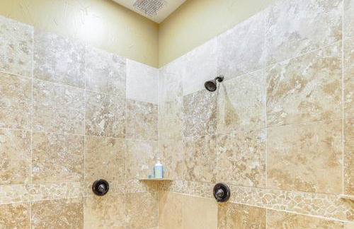 Lazy River Retreat in Cypress with Backyard Oasis! - Foto 14