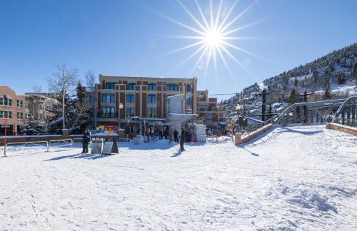 Ski in Ski out Main Street Balcony Hot Tub - Photo 58