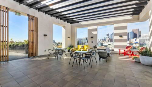 Chic Studio with Stunning DTLA Views, Walk to Metro - Foto 4