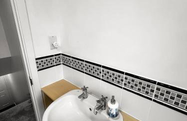New Manchester City Getaway House with 2 FREE Parking - Foto 43