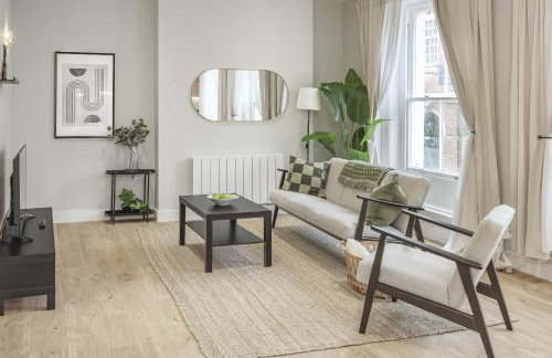 Bright 1 bedroom apartments near Farnham Castle - Photo 35