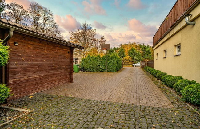 Luxurious Amber Villa With Private Pool and Garden Views - Photo 54