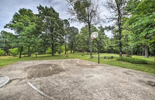 Pine Lodge Cabin on 450 Acres in Ozark Mountains - Foto 27