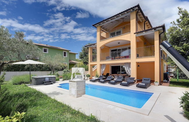 Villa in Rakalj Near Beaches With Pool - Photo 31