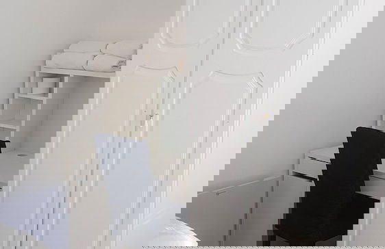 "room in House - Gatwick Triple Room. Fully Furnished. West Sussex." - Foto 6