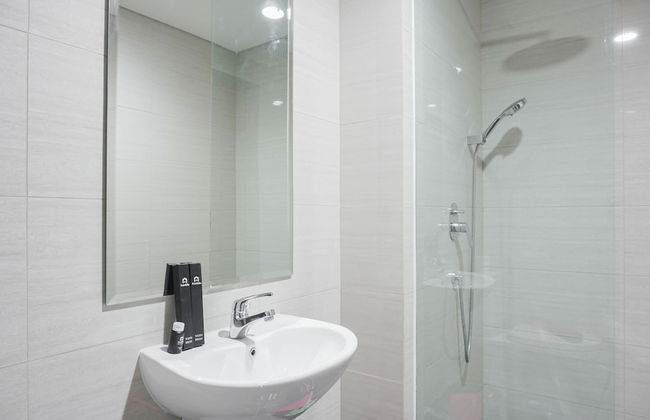 Modern And Comfort Studio At Ciputra International Apartment - Photo 7